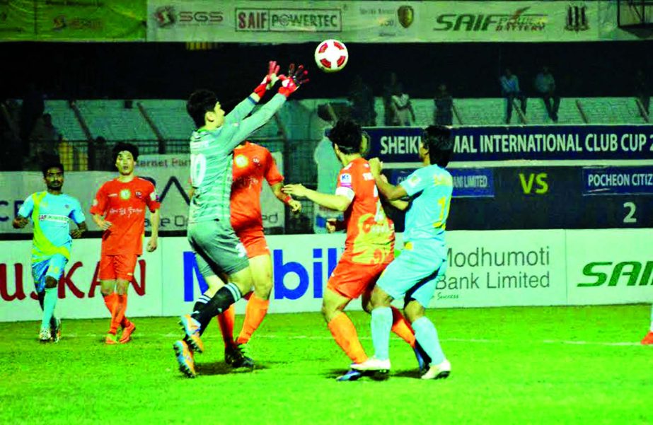 A moment of the semi-final match of the Sheikh Kamal International Club Cup Football between Pocheon Citizen Football Club of South Korea and Chittagong Abahani Limited at the MA Aziz Stadium in Chittagong on Tuesday.