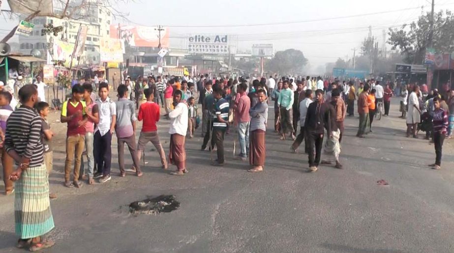 BOGRA: Transport labourers blocked Dhaka- Bogra Highway at Satmatha point during transport strike on Tuesday.