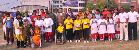 Chief of Army Staff of Bangladesh Army General Abu Belal Muhammad Shafiul Huq poses with the winners of annual sports meet of Proyash School on Wednesday.