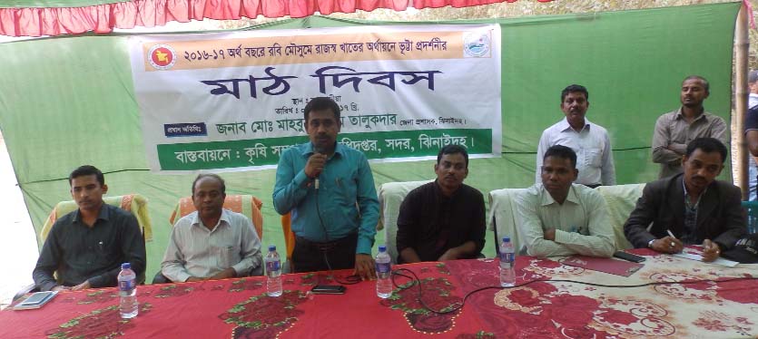 JHENAIDAH : Deputy Commissioner Mahbub Alam Talukder speaking at a field day on maize as Chief Guest at Kushabaria School ground under Ghorshal Union of Jhenaidah Sadar on Thursday.