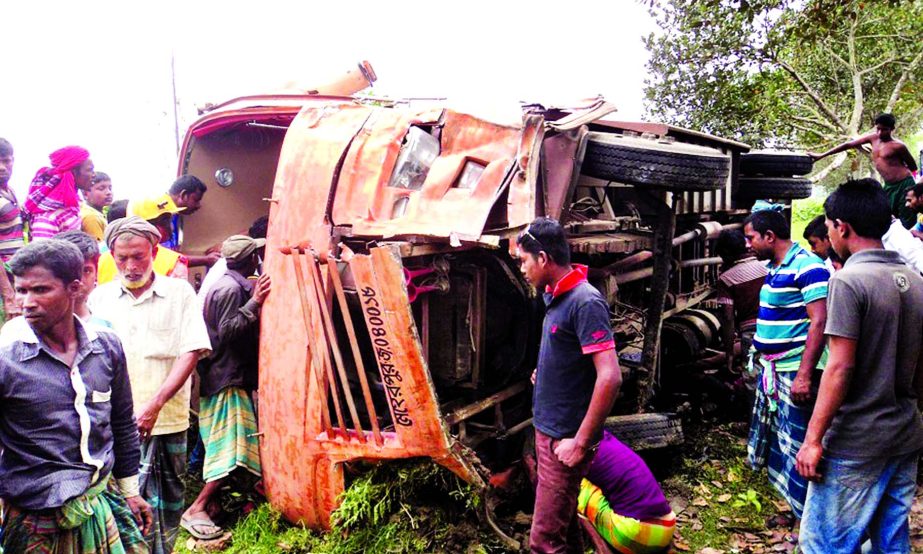 About twenty five passengers were injured as bus skidded into a road side ditch on Saturday at Mirpur area in Kushtia.