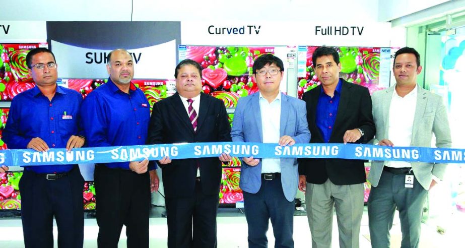 Seungwon Youn, Managing Director of Samsung Electronics Bangladesh, inaugurating its new exclusive zone at city's Dhanmondi area on Thursday. Firoze Mohammad, Head of Business, Consumer Electronics, Samsung Electronics Bangladesh, Arshad Waliur Rahman, D