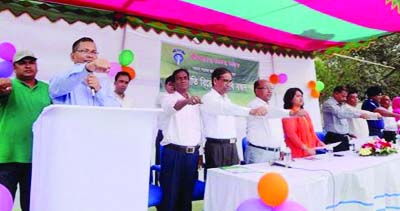 NARSINGDI: Deputy Commissioner Subash Chandra Biswas administering oath at Palash Upazila organised by Satata Sanga on Friday.