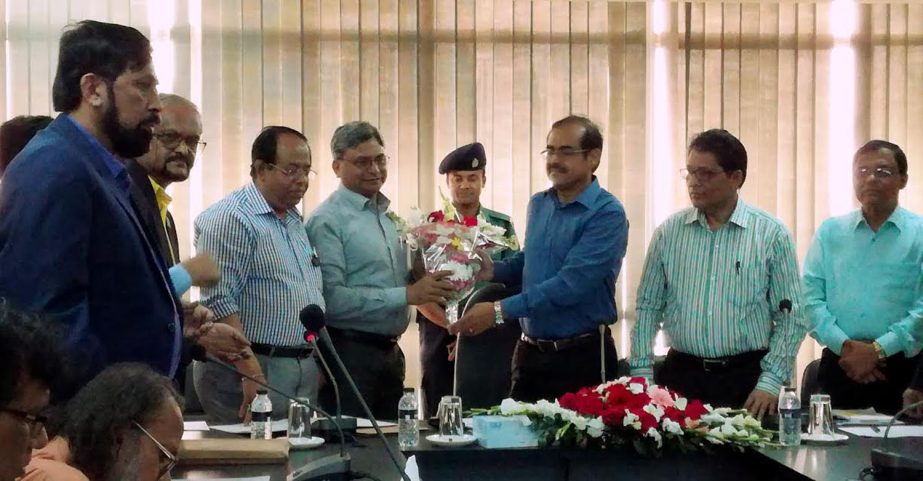 Director (Administration) of National Sports Council Golam Rabbani receiving Acting Secretary of Ministry of Youth and Sports Md Asadul Islam with bouquet at the conference room of National Sports Council on Sunday.