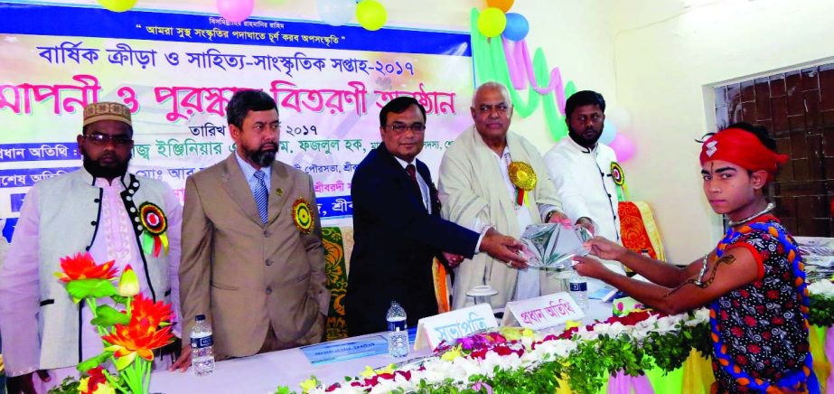 SREEBARDI (Sherpur): Engr AK M Fazlul Huq MP distributing prizes among the winners of annual sports of Sreebardi Govt College as Chief Guest yesterday.