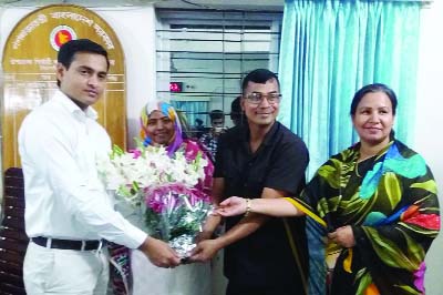 MANIKGANJ: Md Jubair, newly- appointed UNO of Singair Upazila being greeted by Md Altaf Hossain, Chairman , Green Club and Asha Marshal Art School recently.