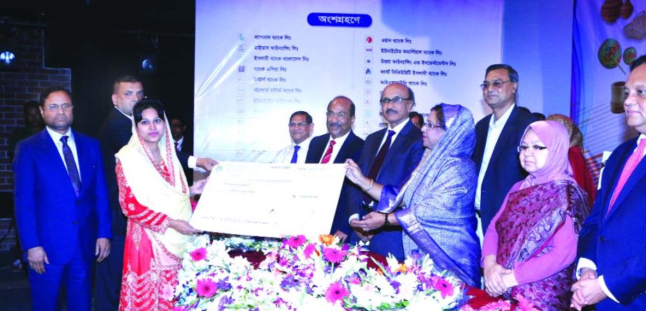 State Minister for Women and Children Affairs Meher Afroz Chumki, handing over a cheque to a women entrepreneur financed by Islami Bank Bangladesh Limited at Women Entrepreneur Congregation and Goods Exhibition 2017 at a city auditorium recently. Banglade