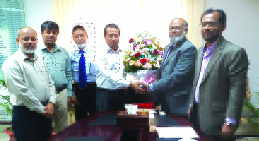 A delegation led by Mohammad Sanaullah FCS, President, Institute of Chartered Secretaries of Bangladesh (ICSB), met with newly appointed Secretary of Commerce Ministry Shubhashish Bose at his Secretariat office recently. Mohammad Babul Hassan FCS, Senior