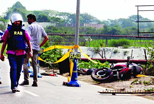 An unidentified militant was shot dead riding a motorcycle tried to attack RAB-3 checkpost with explosives in city's Khilgaon area early Saturday.
