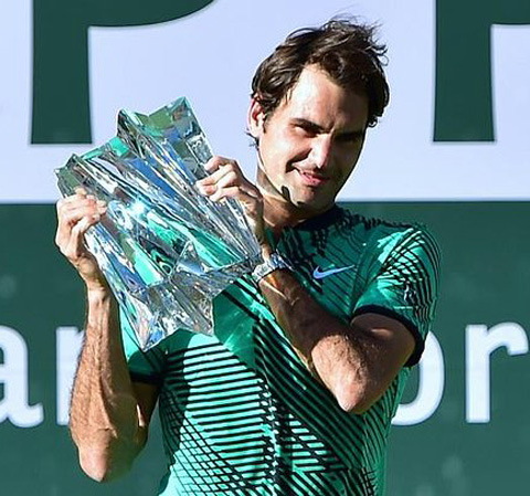 Roger Federer of Switzerland lifts the trophy following his victory over compatriot Stan Wawrinka in the ATP Indian Wells Masters final match, in California on Sunday.