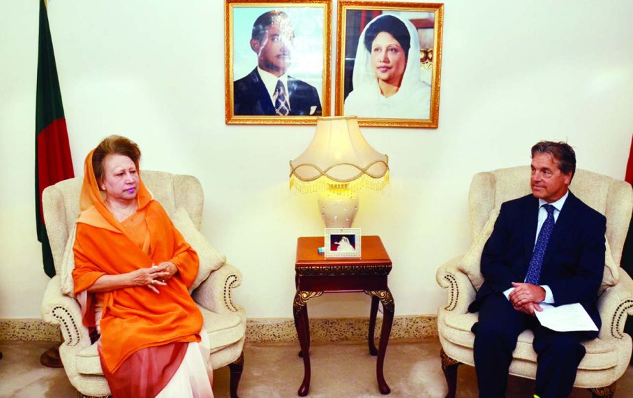 Canadian High Commissioner to Bangladesh Benoit-Pierre Laramee called on BNP Chairperson Begum Khaleda Zia at the latter's Gulshan office in the city on Tuesday.