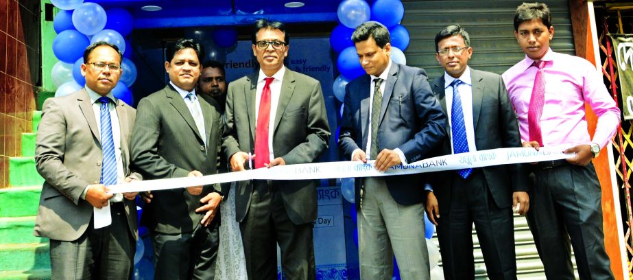 AKM Saifuddin Ahmed, Deputy Managing Director of Jamuna Bank Limited inaugurating its 21st ATM Booth at Khilgaon Chowdhurypara in the city recently. Executives and officers and reputed account holders of the bank were also present.