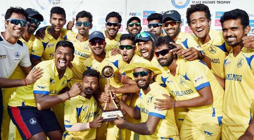 The Tamil Nadu players pose with the Vijay Hazare Trophy after their win against Bengal in final at Delhi on Monday.