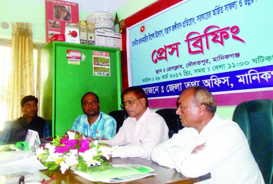 MANIKGANJ: Md Musa Talukder, District Information Officer speaking at a press briefing on success of the present government on militancy and terrorism control at Daulatpur Press Club on Tuesday. Among others, A B Khan Babu, President, Daulatpur Press Clu