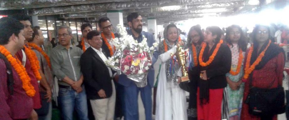 The officials of Bangladesh Chess Federation receiving the winners of the Asian Zonal 3.2 Chess Championships (Open & Women's qualifying round) with bouquet at the Hazrat Shahjalal International Airport on Wednesday. The winners took part in the chess me
