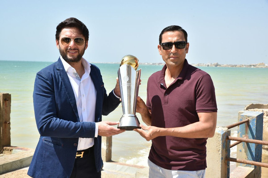 Shahid Afridi (left) and Younis Khan unveiled the ICC Champions Trophy in Karachi on Thursday.