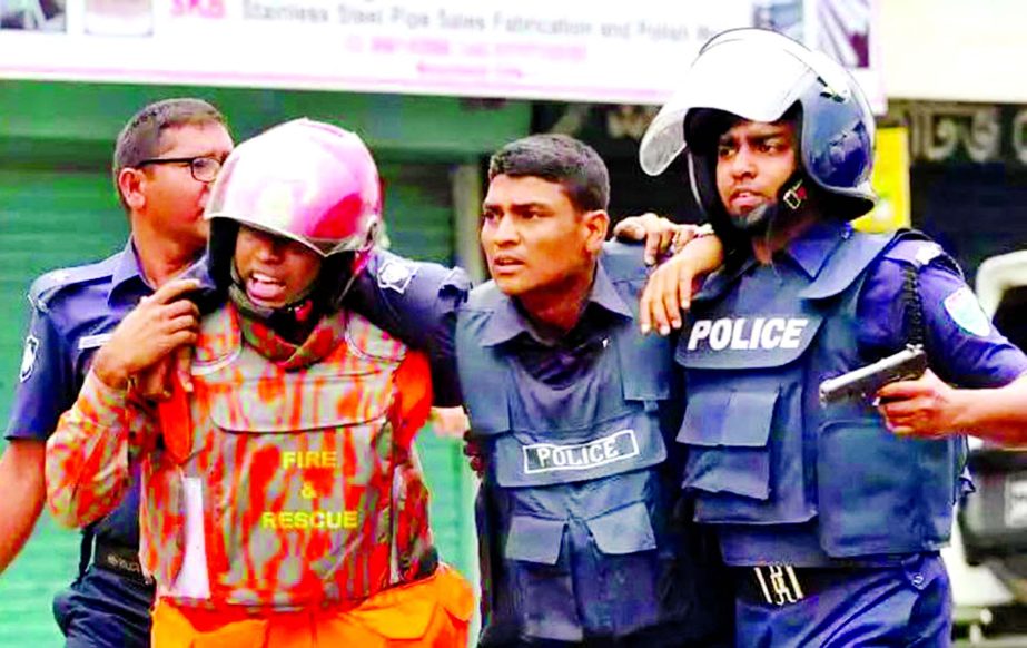 A policeman was injured while CTTC and SWAT are carrying out drive at a 'militant den' at Borohat in Moulvibazar amid sporadic gunshots and explosions on Friday.