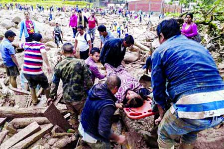 People help carry a woman after mudslides following heavy rains, in Mocoa, Putumayo, Colombia on Saturday. Internet photo