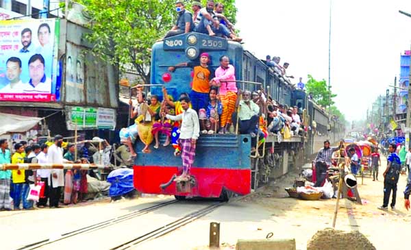 Vendors continue to run business on an area very close to a rail track near Jurain in the city, inviting fatal accident any time, although such trading within 30 feet of any rail track is banned. The photo was taken on Tuesday.