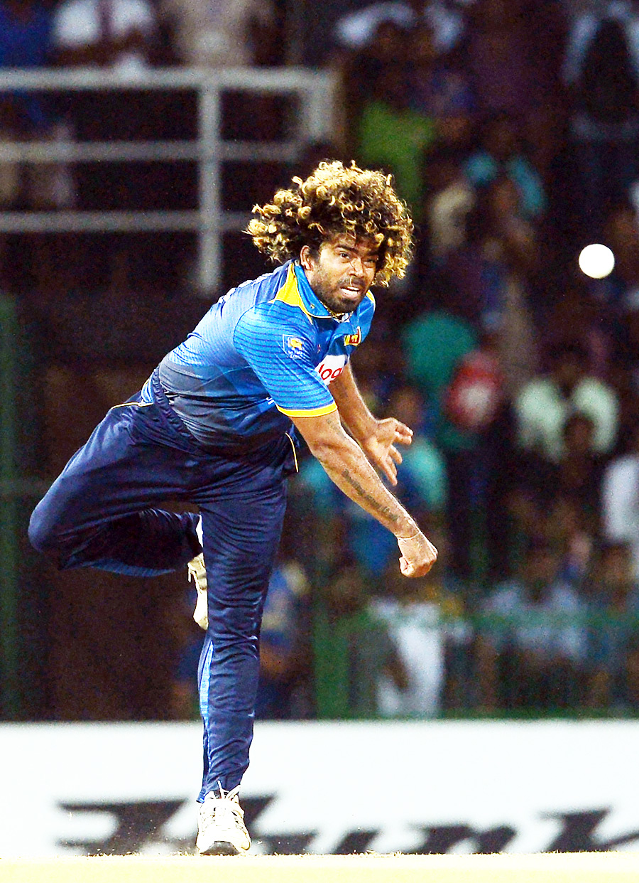 Lasith Malinga bowls in the final T20I against Bangladesh in Colombo on Thursday.