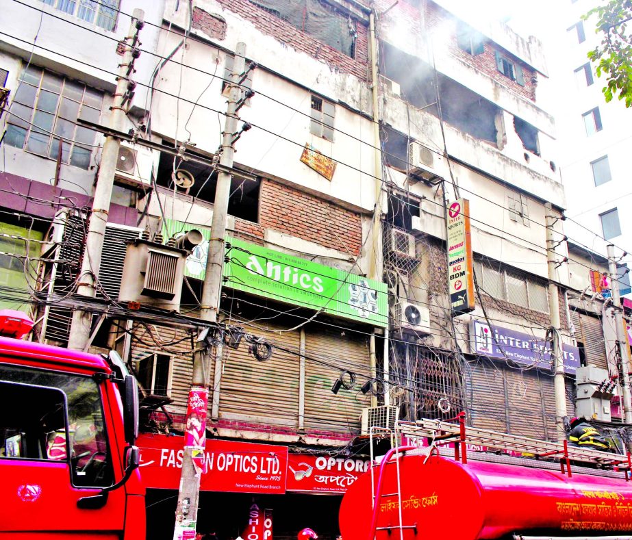 As many as seven units of the Fire Services put their efforts to douse the fire that caught a building on Elephant Road in the city on Friday.