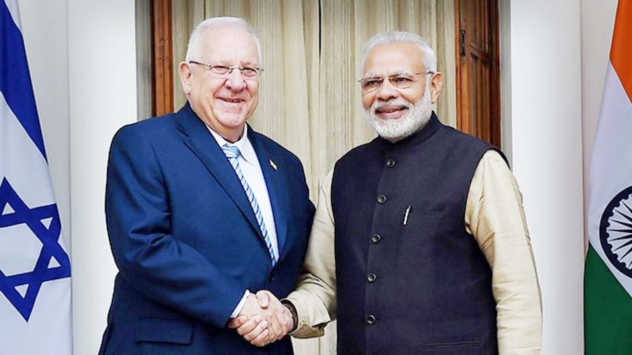 Israeli President Reuven Rivlin shaking hands with India's Prime Minister Narendra Modi after reading their joint statement at Hyderabad House in New Delhi.