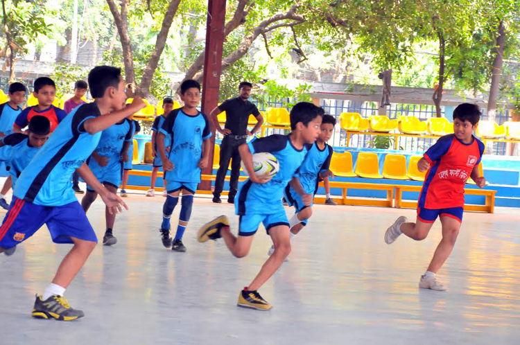 A scene from the semi-final match of the Health First Mini Rugby (Under-10) Competition held at the Shaheed (Captain) M Mansur Ali National Handball Stadium on Saturday.