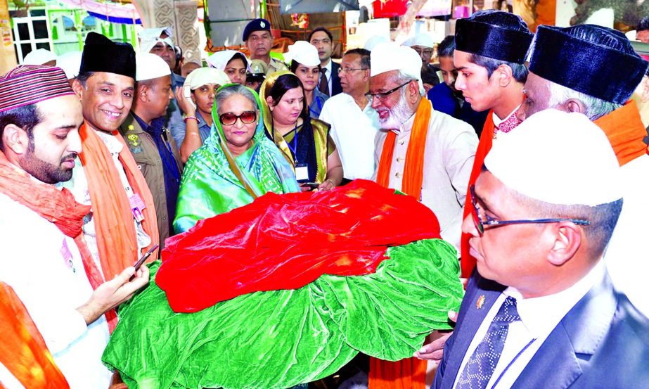 Prime Minister Sheikh Hasina placing a Gilab at the Mazar of Khwaja Mainuddin Chisty (R) after visiting the Mazar at Azmeer Sharif on Sunday.