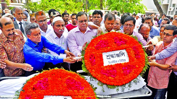 Journalists' leaders paid last respect to former Chief Editor of Bangladesh Sangbad Sangstha (BSS) Hussain-Uz-Zaman Chowdhury by placing floral wreaths on his coffin at the Jatiya Press Club on Tuesday.