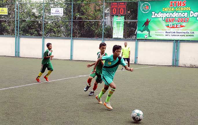 A view of the match of the ITHS Inter-School Independence Day Cup Under-12 Football Tournament held at the play ground of the International Turkish Hope School in the city's Uttara recently.