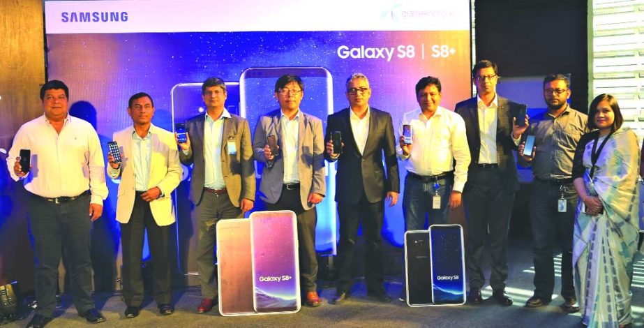 Seungwon Youn, Managing Director of Samsung Electronics Bangladesh, inaugurates Galaxy S8 and S8+ mobile phone in association with Grameenphone at GP House on Wednesday. Yasir Azman, CMO, Sarder Showkat Ali, GM of Grameenphone, Young-Woo Lee, GM, Muyeedur