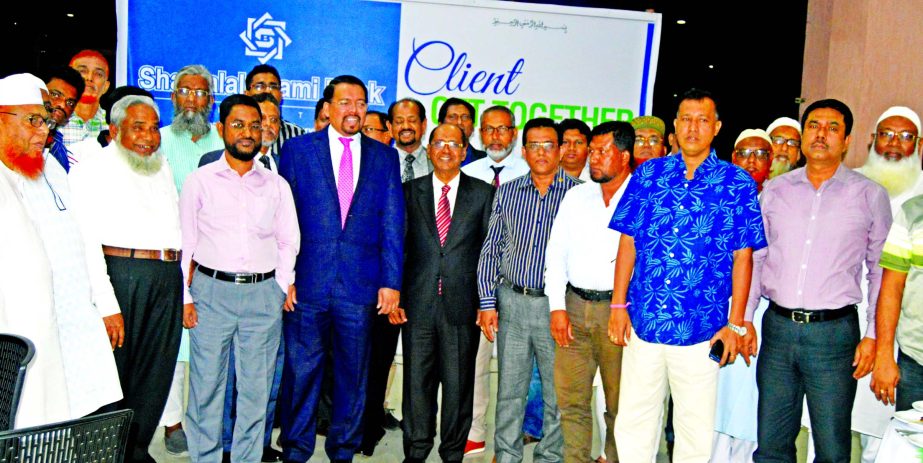 Engineer Md Towhidur Rahman, Chairman, Board of Directors of Shahjalal Islami Bank Ltd, poses with the participants of 'Client Get Together Program of Khulna' at a hotel in the town recently. Md Sanaullah Shahid, EC Chairman, Farman R Chowdhury, Managin