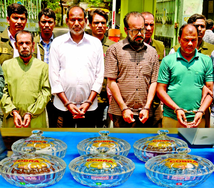 Five people were arrested with 12 pounds of snake venom worth Tk 45 crore from city's Kuril bus stand area on Monday night.