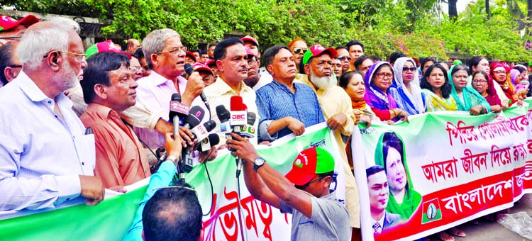 BNP Secretary General Mirza Fakhrul Islam Alamgir speaking at a human chain organised by Jatiyatabadi Muktijoddah Dal in front of the Jatiya Press Club yesterday.
