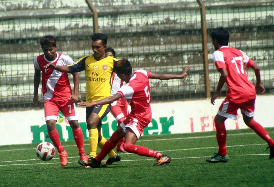 A moment of the match of the Saif Power Tec Dhaka Metropolis Senior Division Football League between Wari Club and Friends Social Welfare Organization at the Bir Shreshtha Shaheed Sepoy Mohammad Mostafa Kamal Stadium in Kamalapur on Wednesday.Wari Club wo