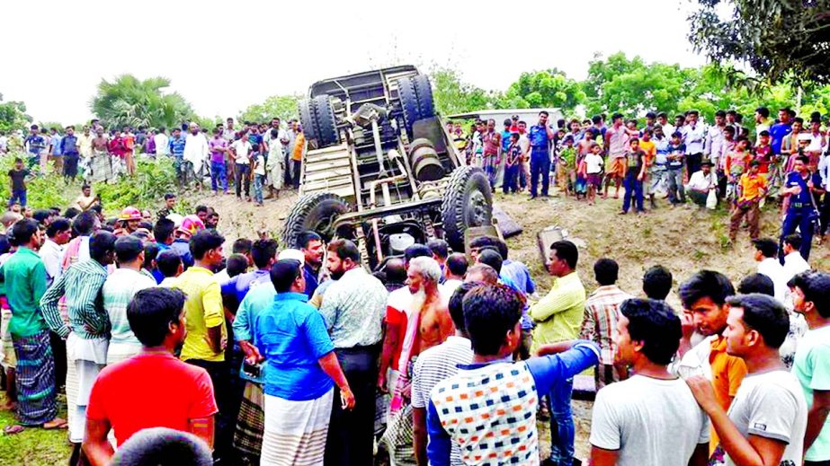 Three passengers were killed and 25 others including children and women injured as a Uttara Paribahan bus skidded into a roadside ditch at Madhupur in Ataikuala area on Pabna-Dhaka Highway on Wednesday.