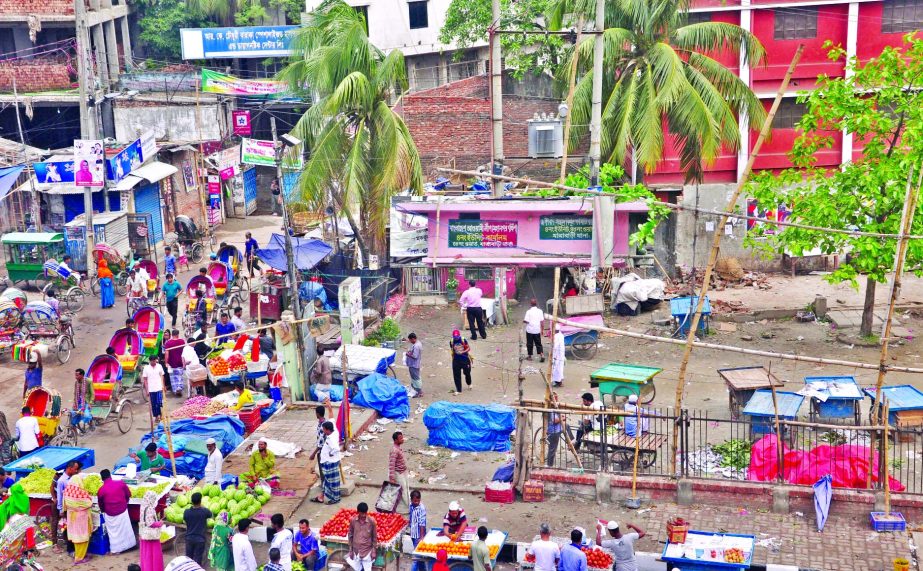 Dhaka South and North City Corporations continue their drives to evict illegal structures but remain indifferent to dismantling the unauthorised party office (shown in the picture). This photo was taken from Jatrabari Park area on Friday.