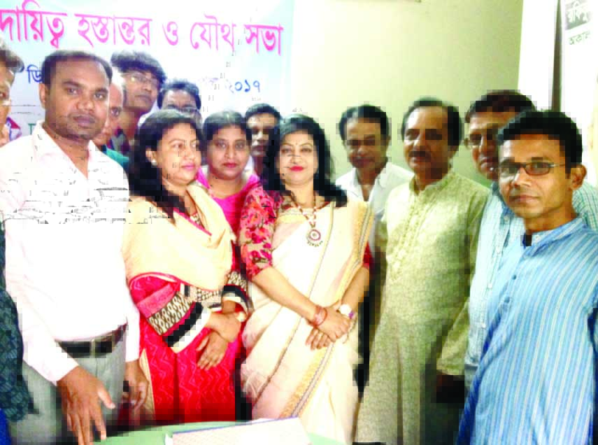 The newly elected members of Dhaka Sub-Editors Council at the charge handing over ceremony at its office in the city on Friday.