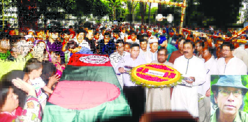 People from all walks of life paid last respect to noted singer and freedom fighter Lucky Akhand by placing floral wreaths on his coffin at the Central Shaheed Minar in the city on Saturday.