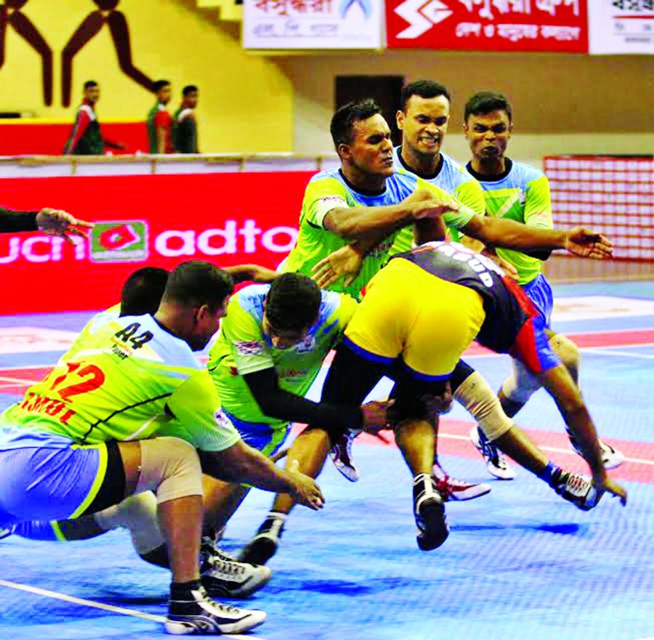 An action from the final round 2nd day's match of the Independence Cup Kabaddi between Bangladesh Navy and Air Force at Shaheed Suhrawardy Indoor Stadium in Mirpur on Monday.