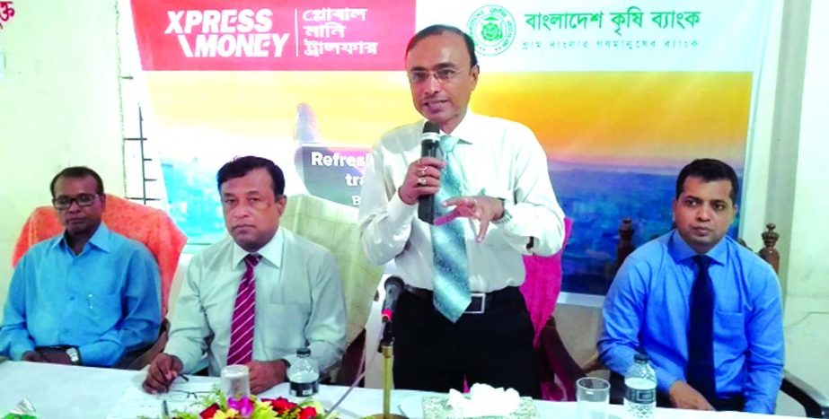 Thakur Das Kundu, GM of Bangladesh Krishi Bank, addressing at a 'Motivational and Refreshers Training Program' for its officers of Barisal recently. Rohini Kumar Paul, Divisional GM of the bank and Iqbal Hossain, Business Development Executive of Xpress