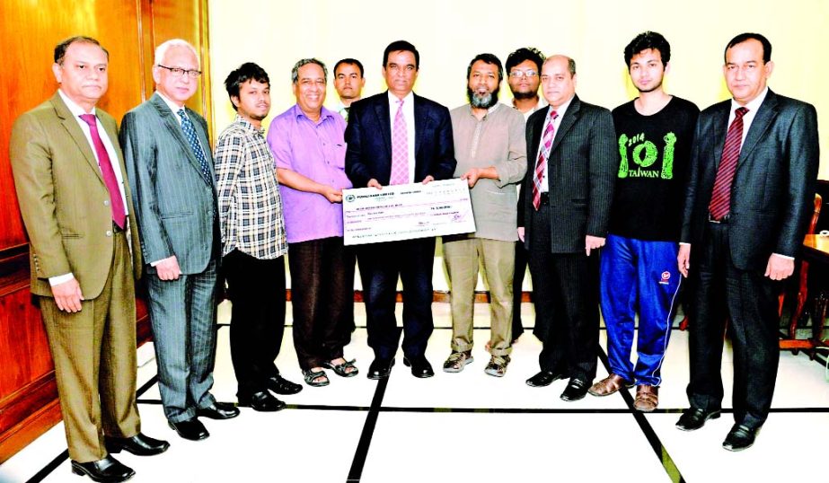 Md Abdul Halim Chowdhury, Managing Director of Pubali Bank Ltd, handing over a Tk 5.00 lakh cheque to Professor Dr. M. Sohel Rahman, Head of CSE Dept, BUET as part of Corporate Social Responsibility recently. Professor Dr. M. Kaykobad, Dean, Faculty of