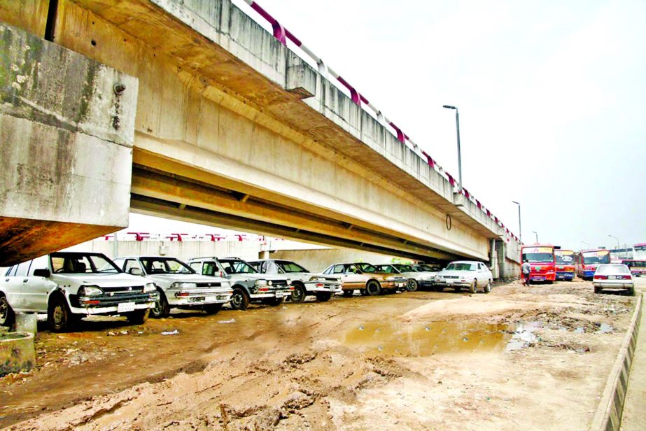 Cars being parked illegally under the Kuril Flyover. This photo was taken on Wednesday.
