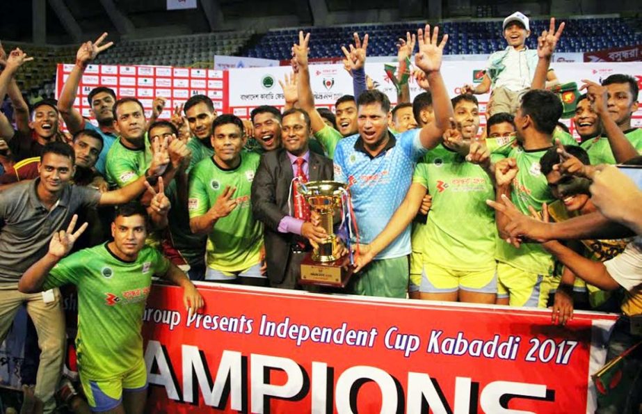 Members of Border Guard Bangladesh, the champions of the Bashundhara Presents Independence Cup Kabaddi pose for photograph at the Shaheed Suhrawardy Indoor Stadium in Mirpur on Thursday.