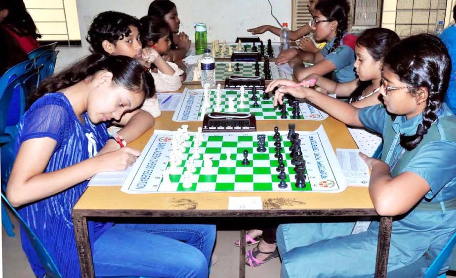 A scene from the third round match of the Saif Global Sports (SGS) 36th National Sub-Junior (Under-16) Chess Championship at Bangladesh Chess Federation hall-room on Thursday.