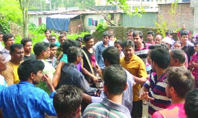 BAU (Mymensingh ): Socialist Students Front (SSF), student wing of Socialist Party of Bangladesh (SPB) locked in a clash overtaking control of the party office on the campus on Friday.