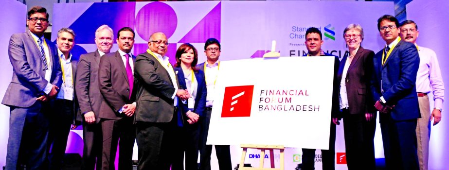 Abrar A Anwar, CEO of Standard Chartered Bank, Bangladesh, poses with the participants of Financial Innovation Forum-2017 powered by the City Bank Ltd. and initiated by Financial Forum Bangladesh (FFB) at a city hotel on Saturday. Muhammad A (Rumee) Ali,