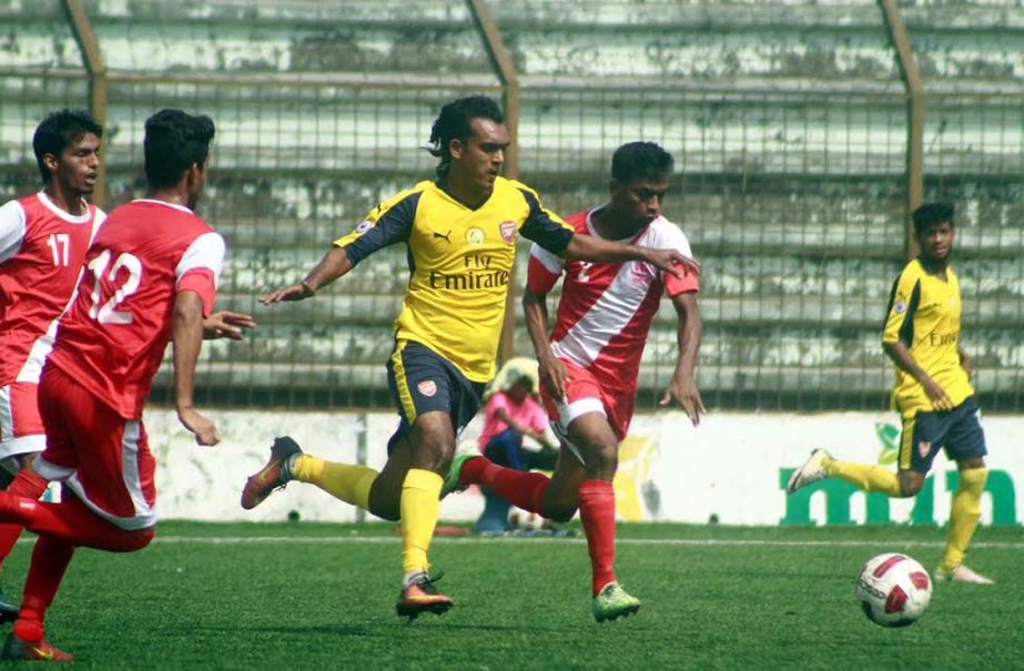 A moment of the match of the Saif Power Tec Dhaka Metropolis Senior Division Football League between Wari Club and Mohakhali XI at the Bir Shreshtha Shaheed Sepoy Mohammad Mostafa Kamal Stadium in Kamalapur on Saturday. Wari won the match 2-0.