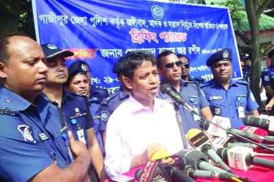 GAZIPUR: Md Harun-ur- Rashid, SP, Gazipur speaking at a press briefing on drive against militancy, terrorism and drug abuse at Gazipur Police Line organised by District Police as Chief Guest on Saturday.