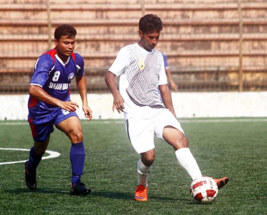 A view of the match of the Saif Power Tec Dhaka Metropolis Senior Division Football League between Dhaka Wanderers Club and Bashabo Tarun Sangha at the Bir Shreshtha Shaheed Sepoy Mohammad Mostafa Kamal Stadium in Kamalapur on Sunday. Dhaka Wanderers Club